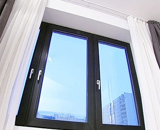 Окно ламинированное в черный цвет - VEKA